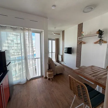 Petit Nid Cosy A 50 M Des Plages Et Des Commerces