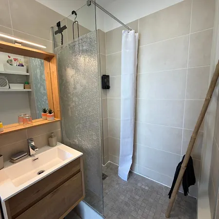 Petit Nid Cosy A 50 M Des Plages Et Des Commerces La Grande Motte